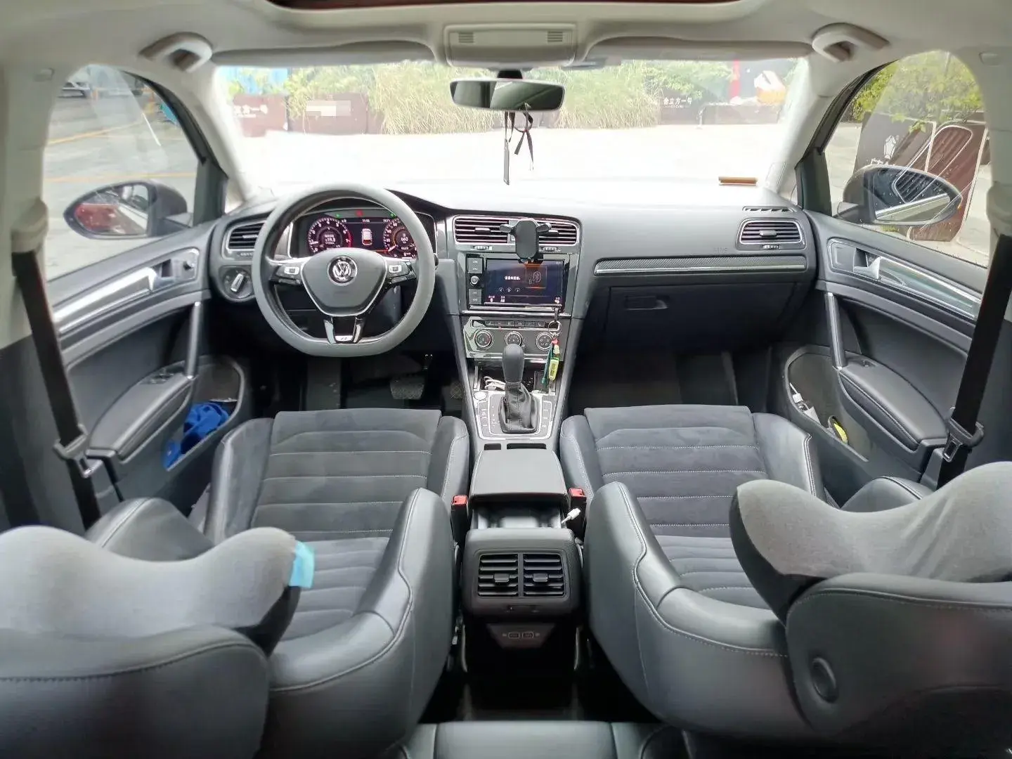 2019 VOLKSWAGEN GOLF thumbnail 4