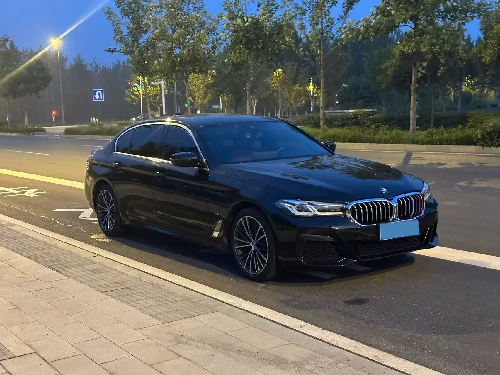 2022 BMW 5 thumbnail 3