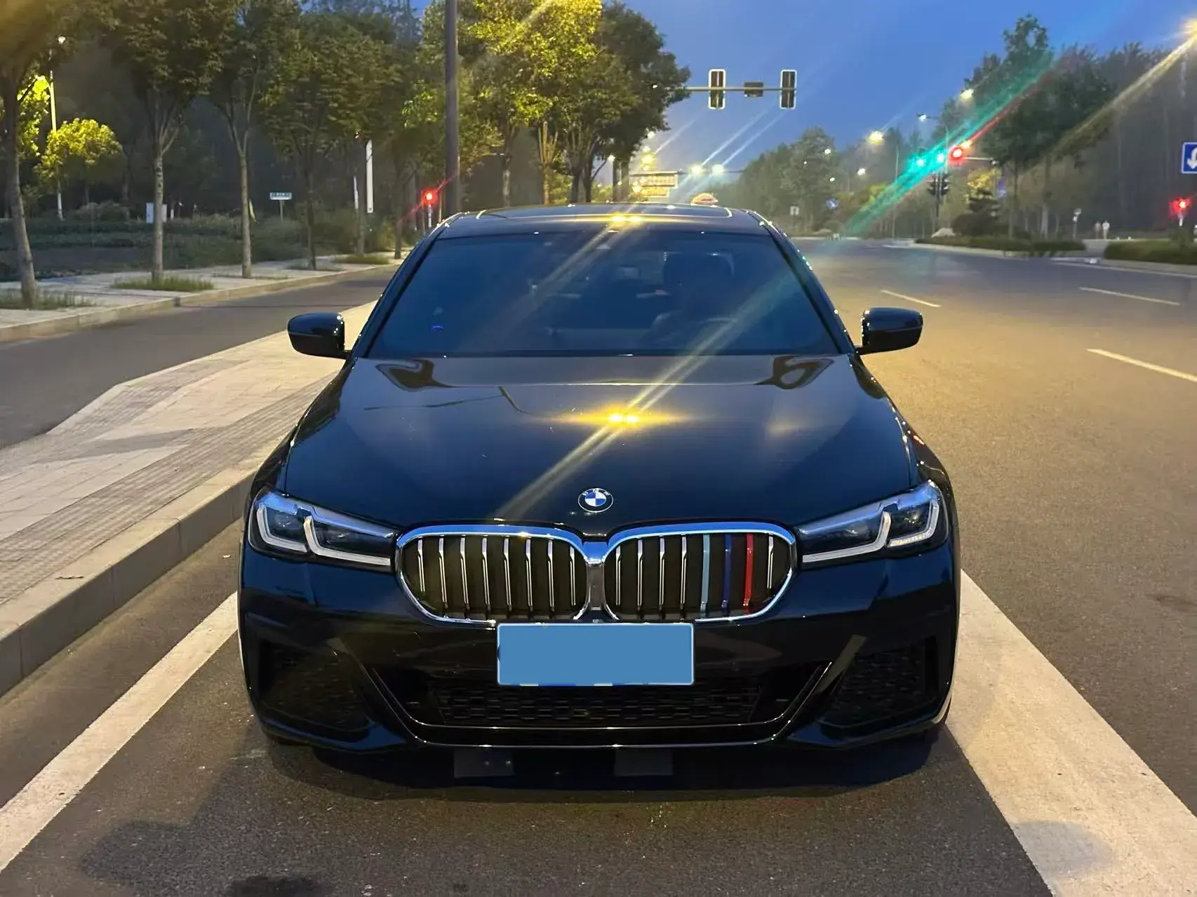 2022 BMW 5 thumbnail 2