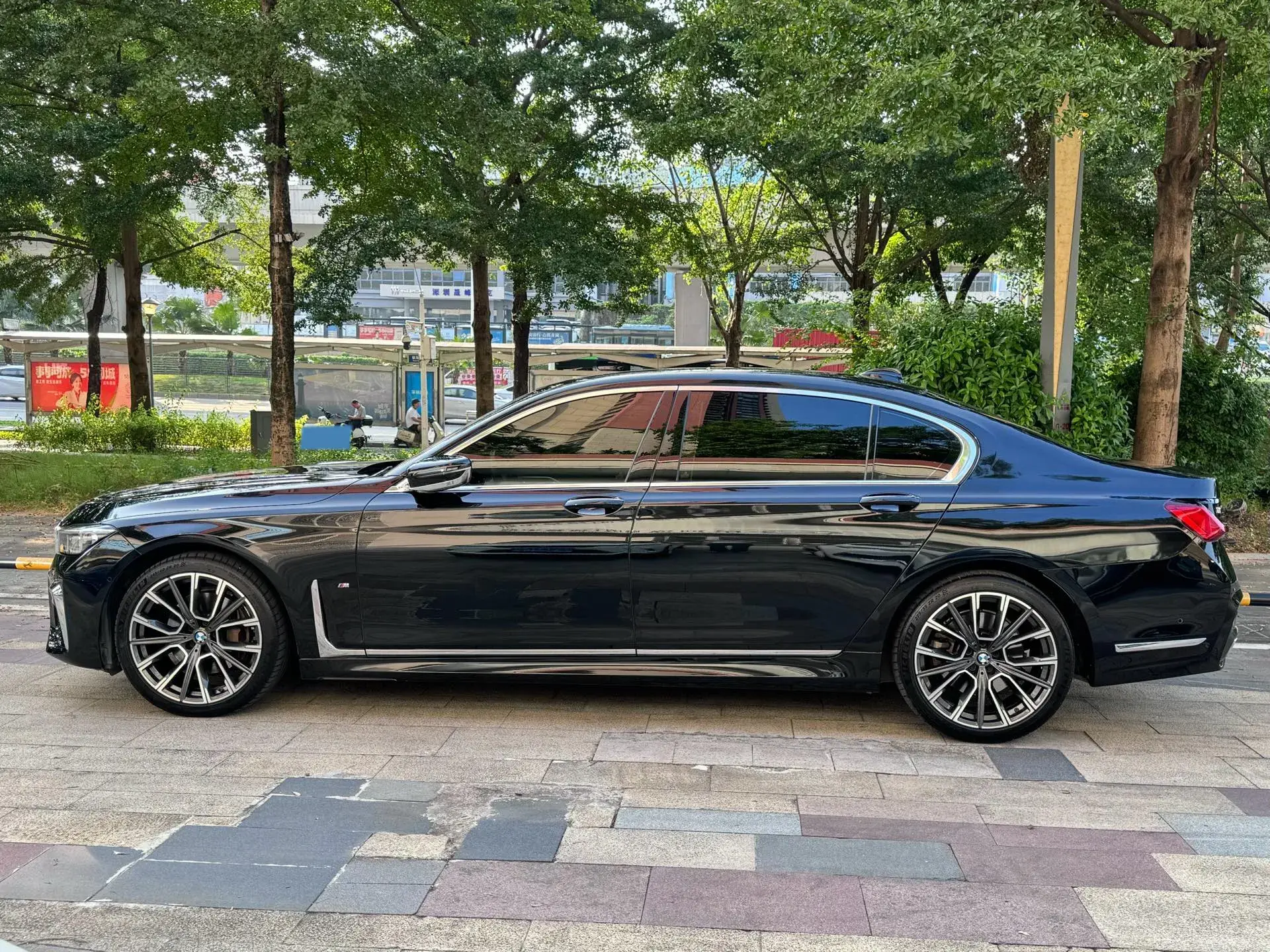 2019 BMW 7 thumbnail 4