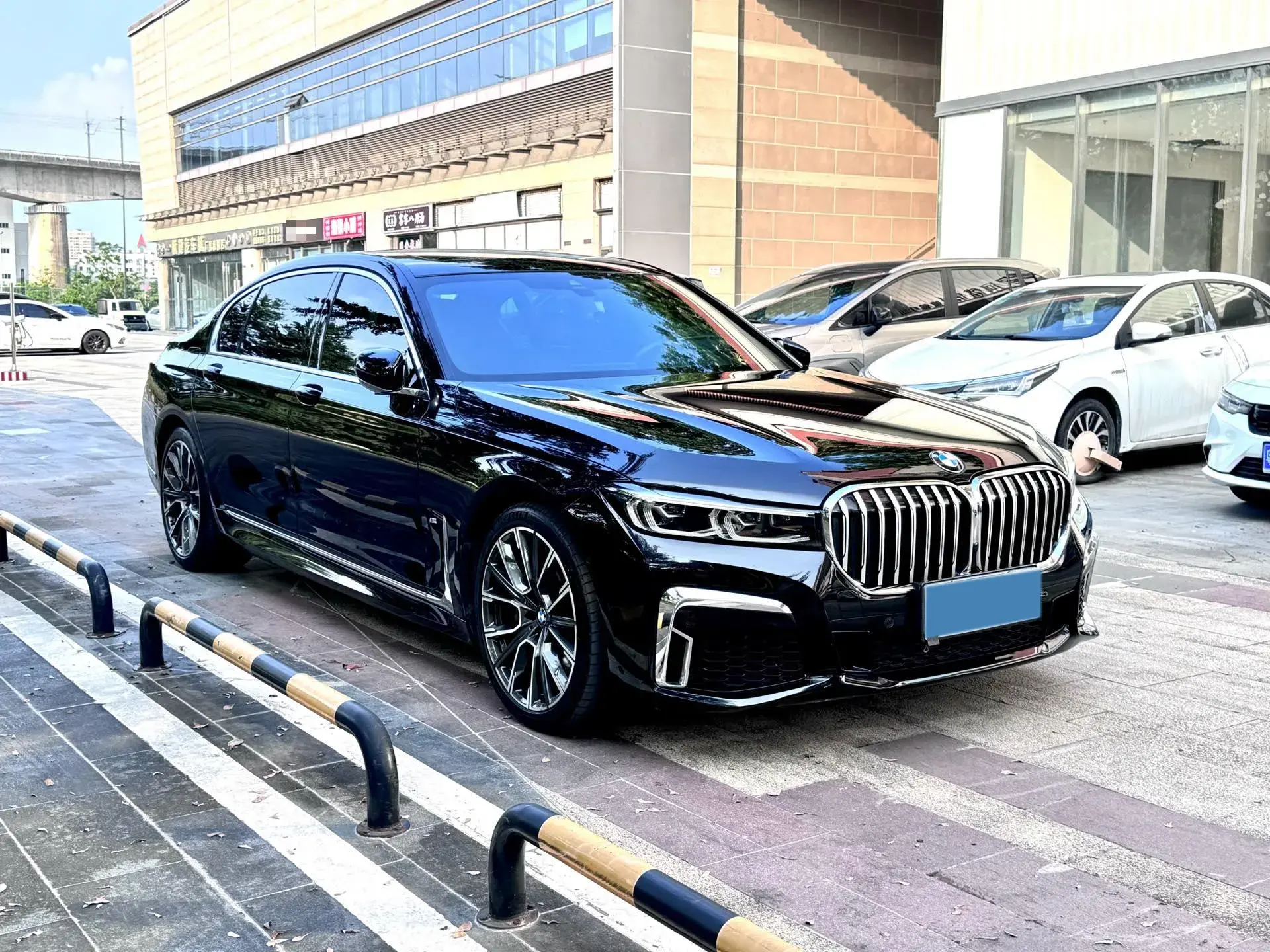 2019 BMW 7 thumbnail 3