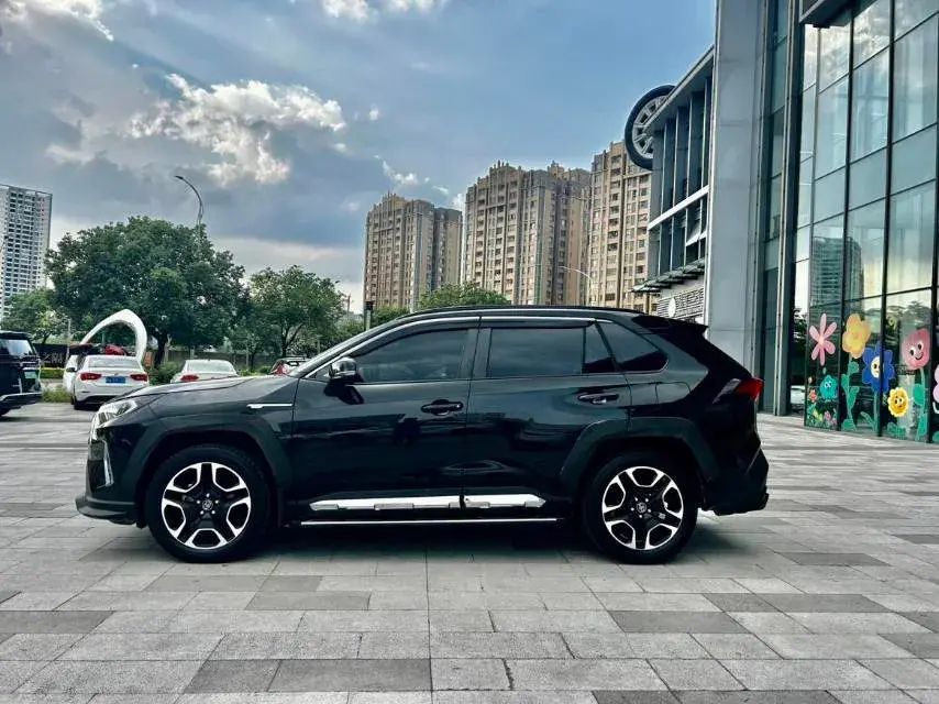 2020 TOYOTA RAV4 thumbnail 3
