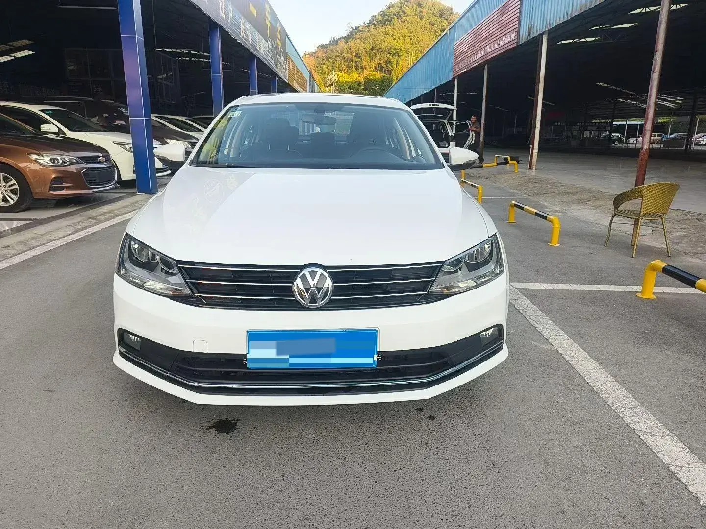 2018 VOLKSWAGEN SAGITAR thumbnail 3