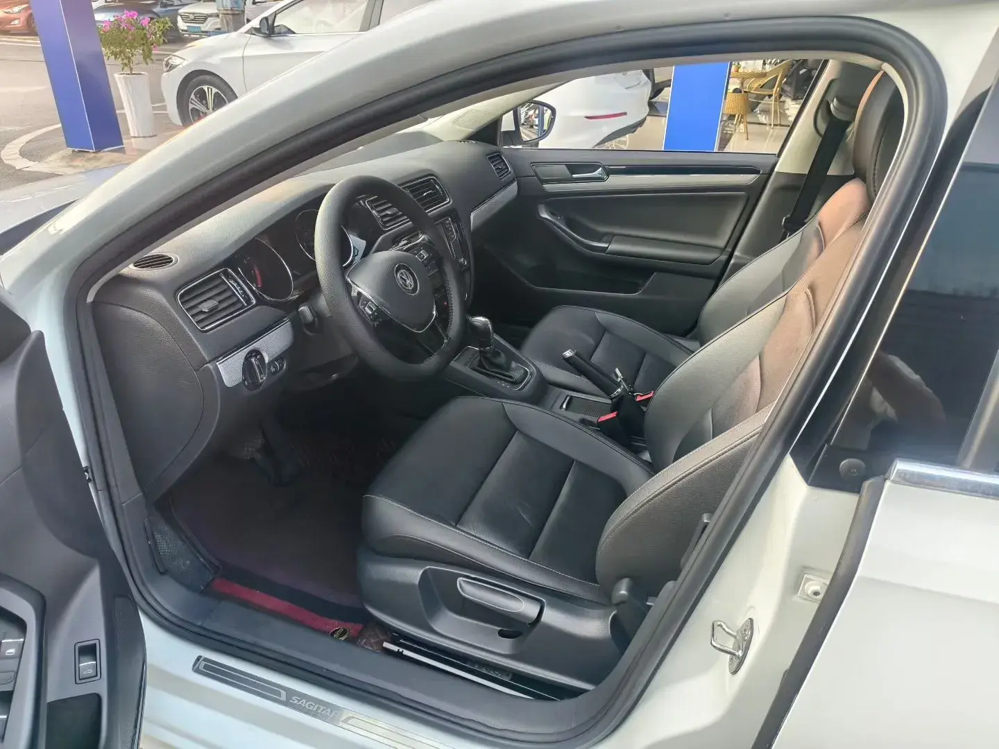 2018 VOLKSWAGEN SAGITAR thumbnail 4