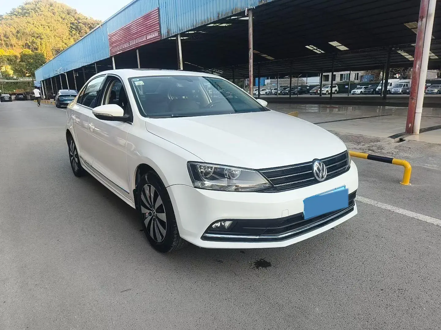 2018 VOLKSWAGEN SAGITAR thumbnail 2