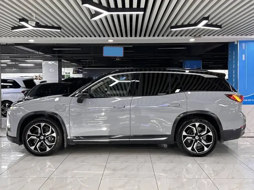 2018 NIO ES8 thumbnail 2