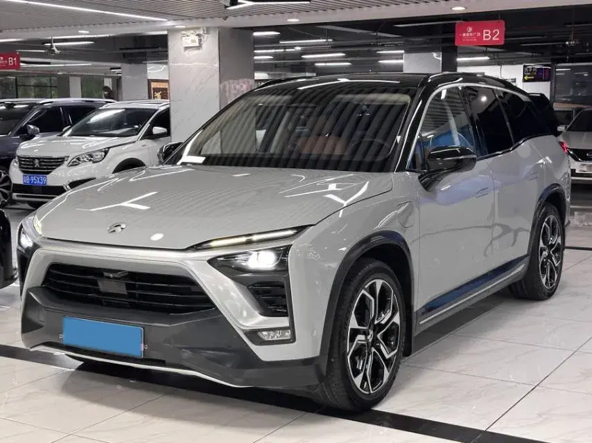 2018 NIO ES8 view 1