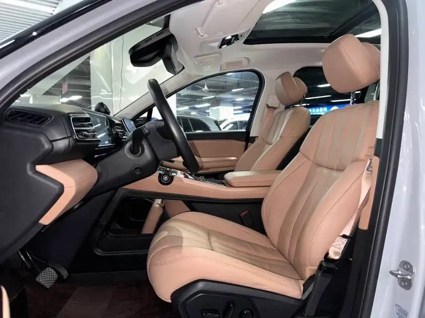 2018 NIO ES8 thumbnail 4