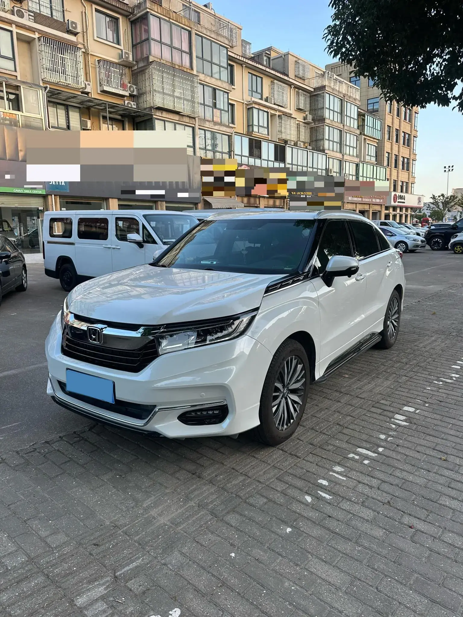 2020 HONDA AVANCIER view 1