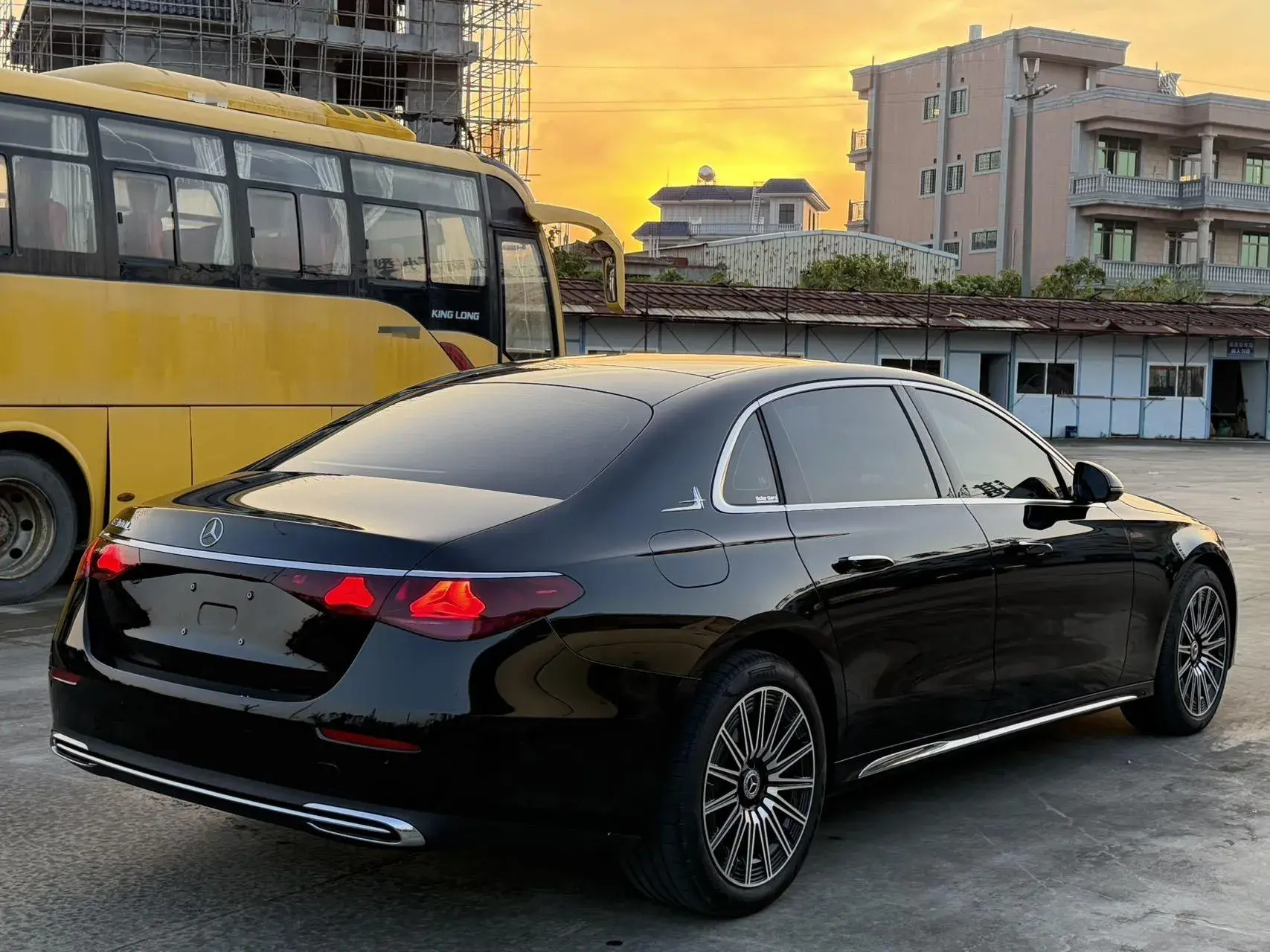 2025 MERCEDES-BENZ E thumbnail 3