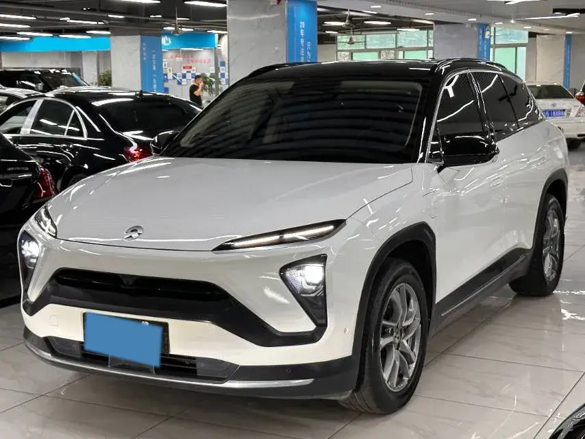 2019 NIO ES6 view 1