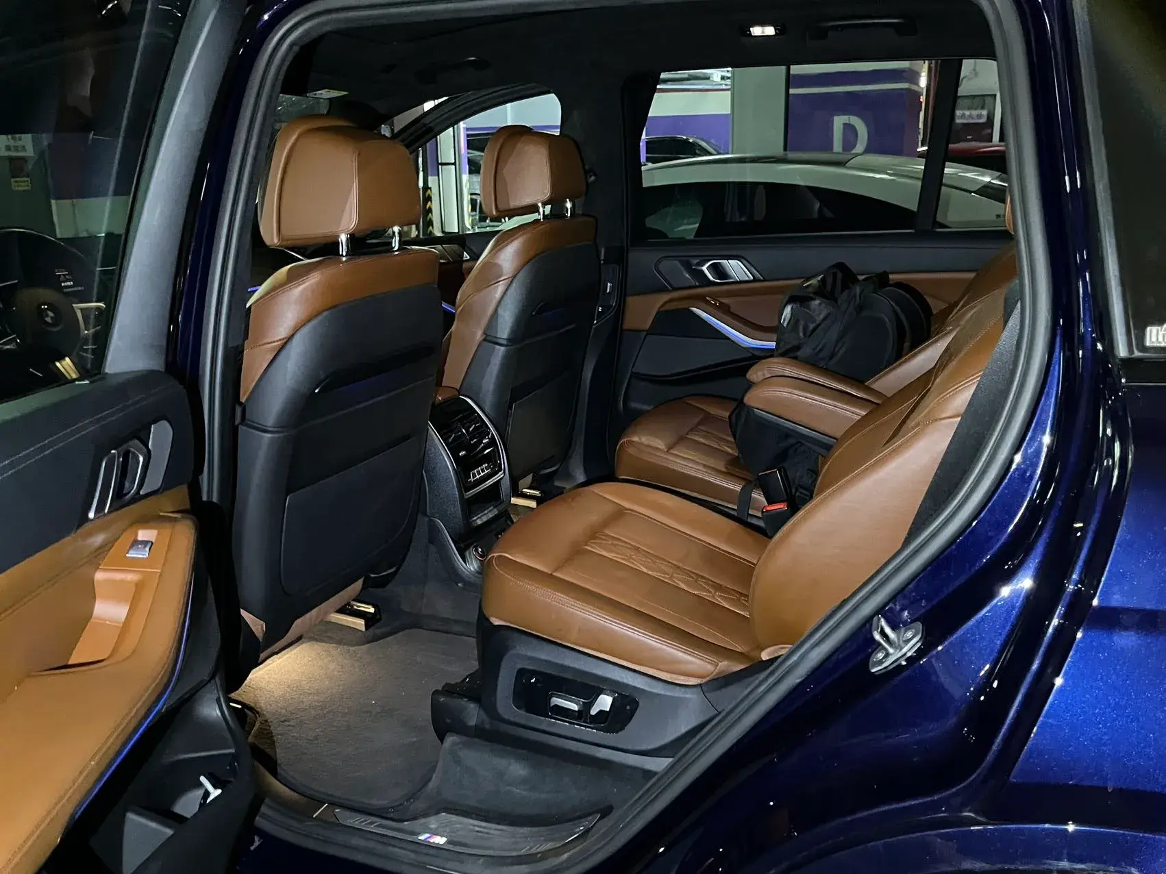 2020 BMW X7 thumbnail 3