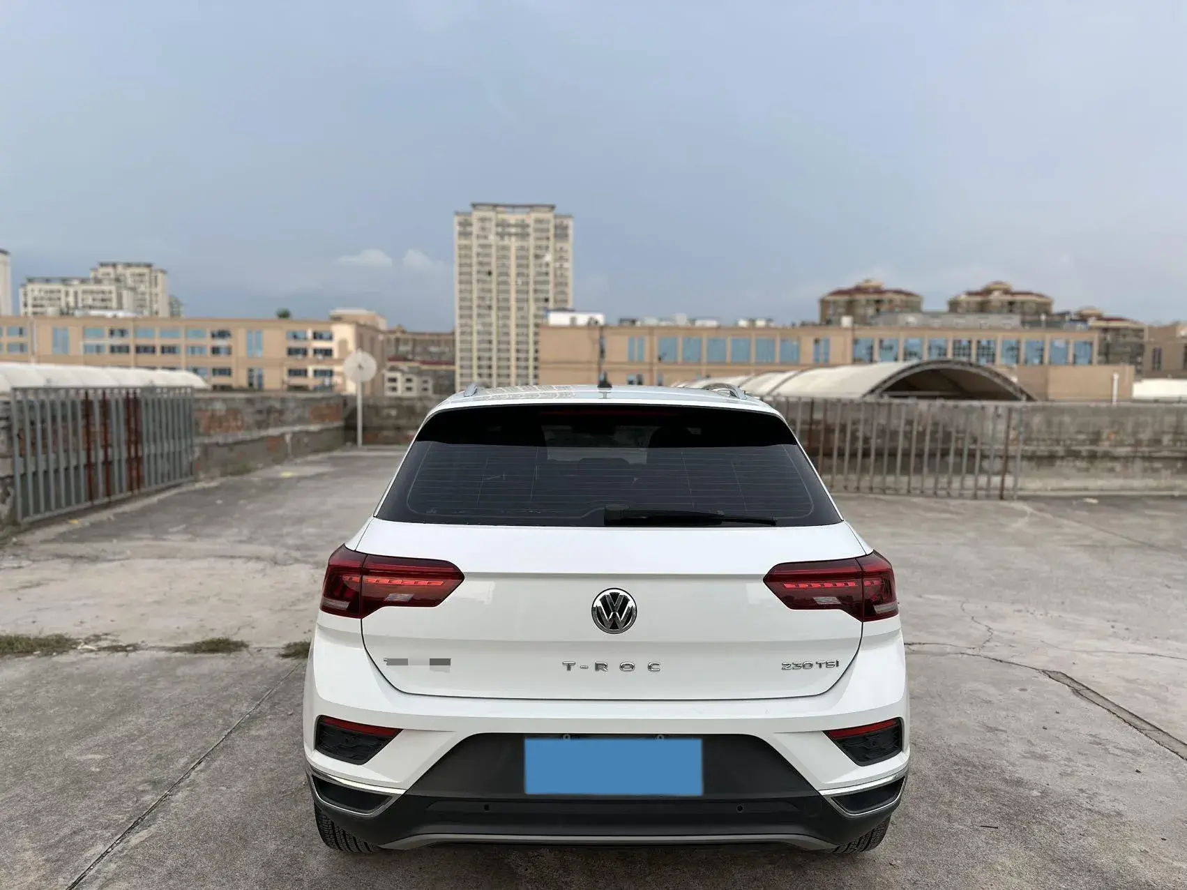 2020 VOLKSWAGEN T-ROC thumbnail 4