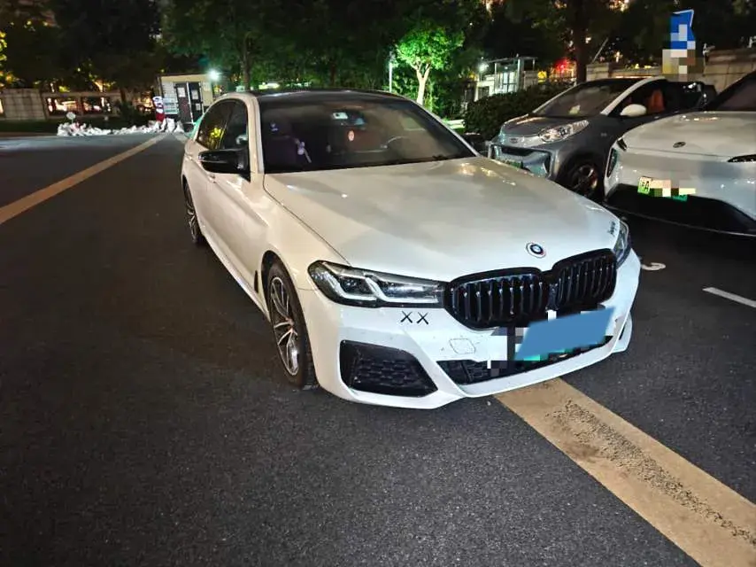 2022 BMW 5 thumbnail 3