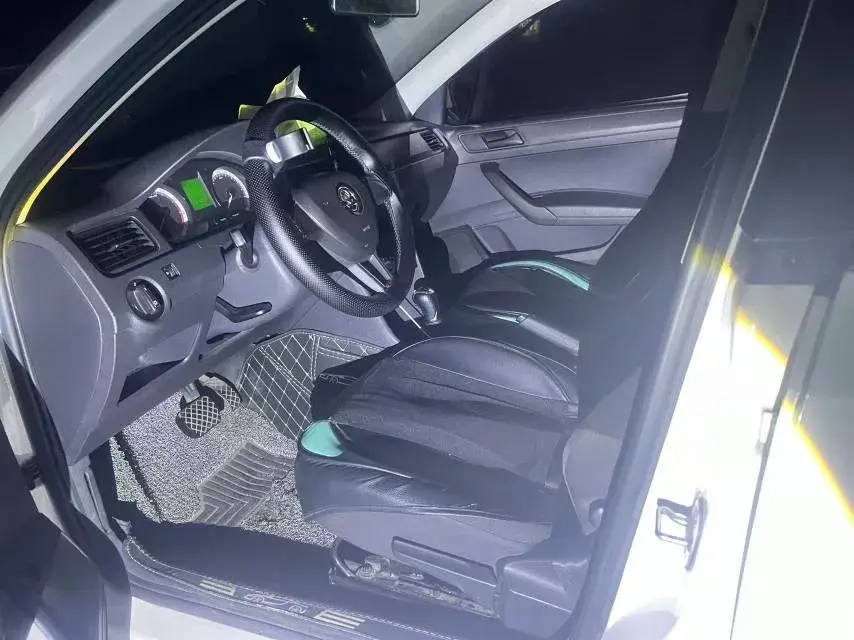 2019 SKODA RAPID thumbnail 3