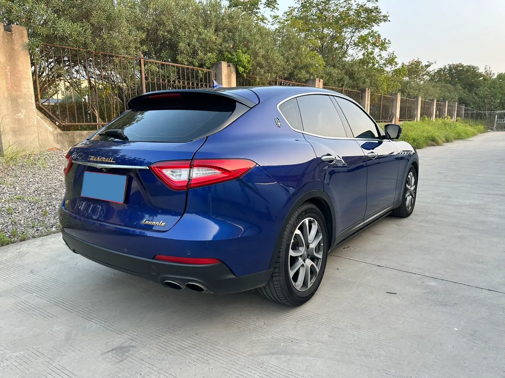 2018 MASERATI LEVANTE thumbnail 3