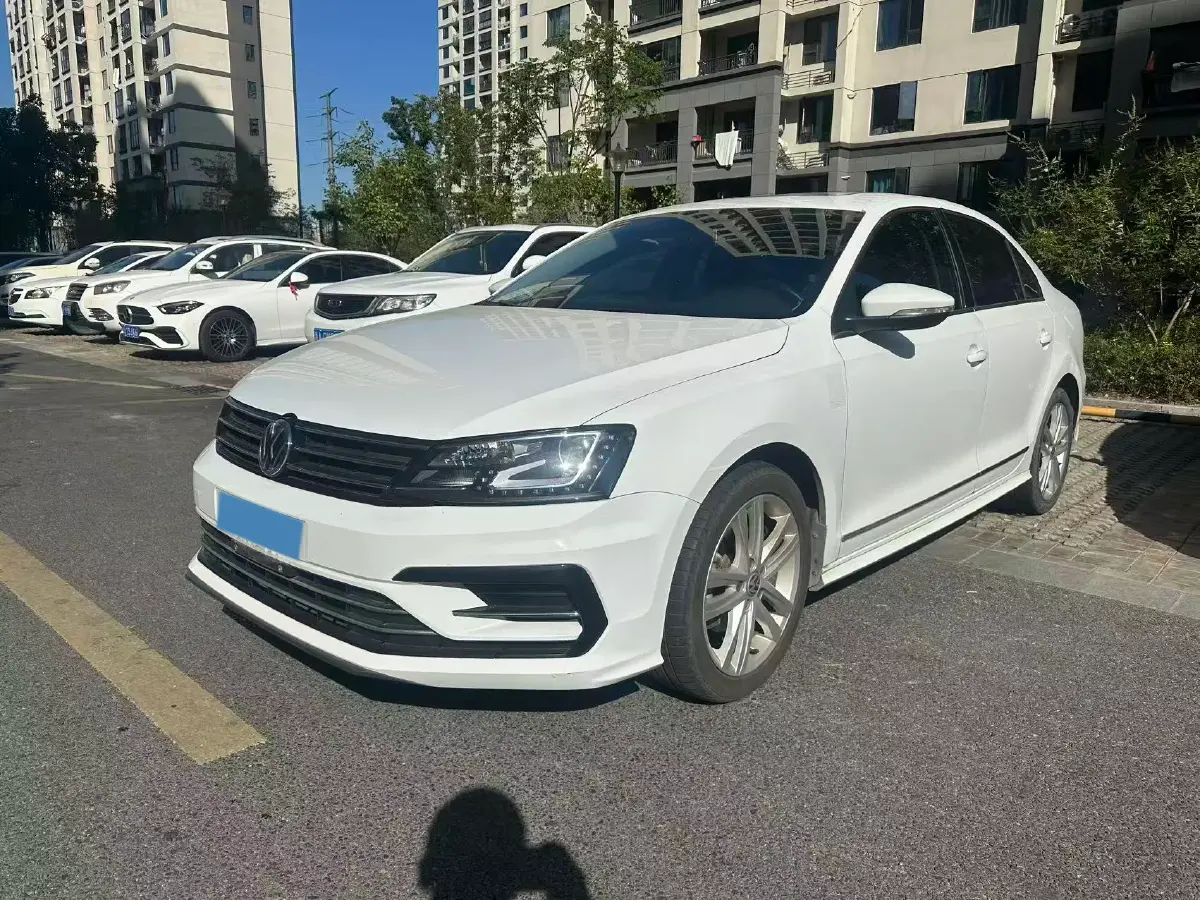 2018 Volkswagen Sagitar 1.4T 150HP L4 7DCT