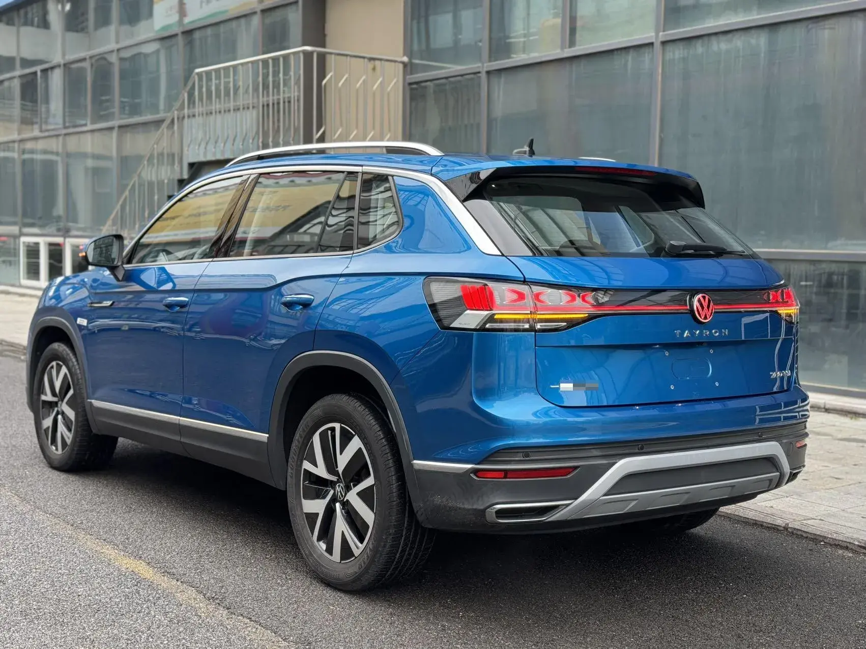 2023 VOLKSWAGEN TAYRON thumbnail 4