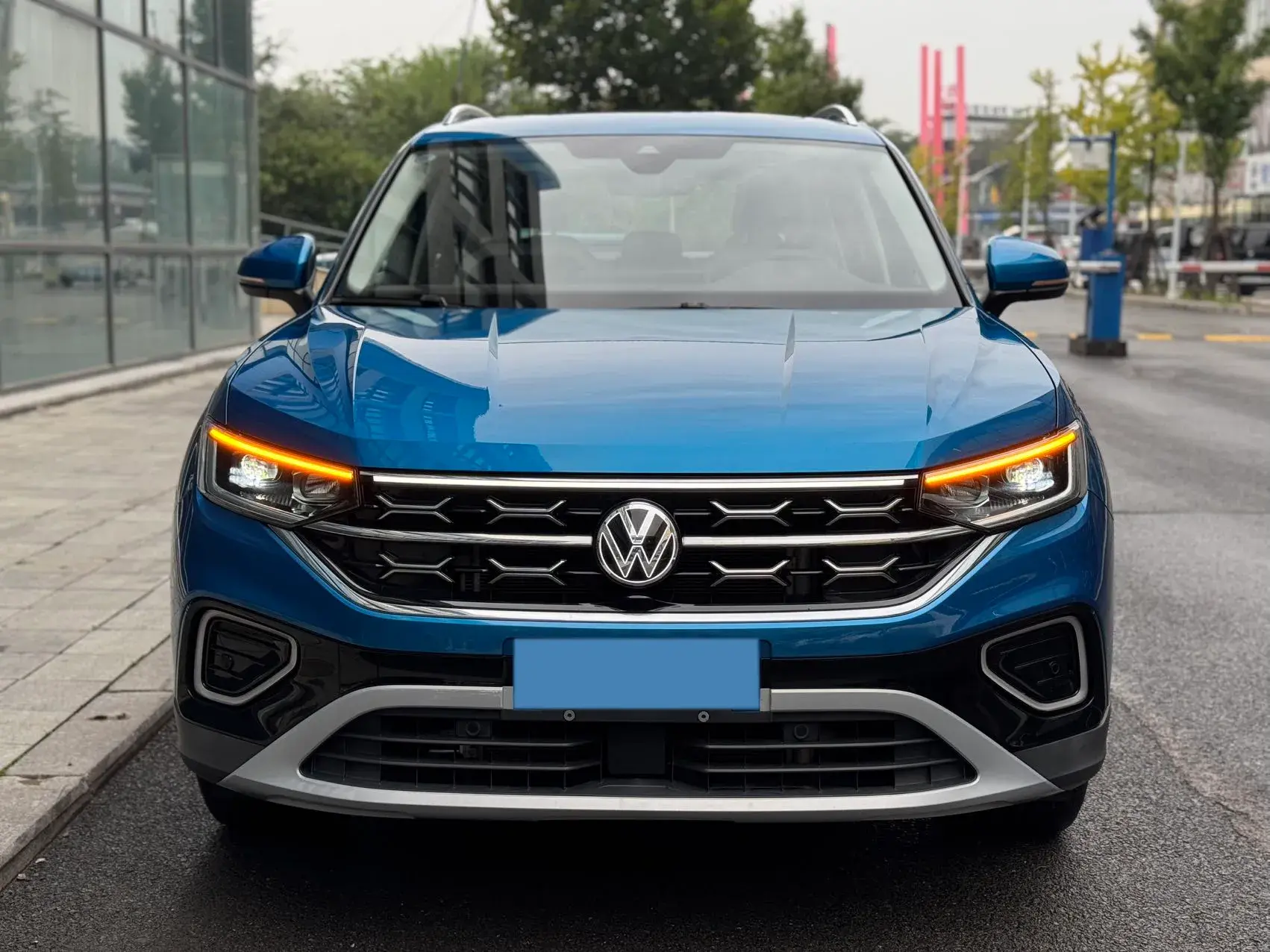 2023 VOLKSWAGEN TAYRON thumbnail 2