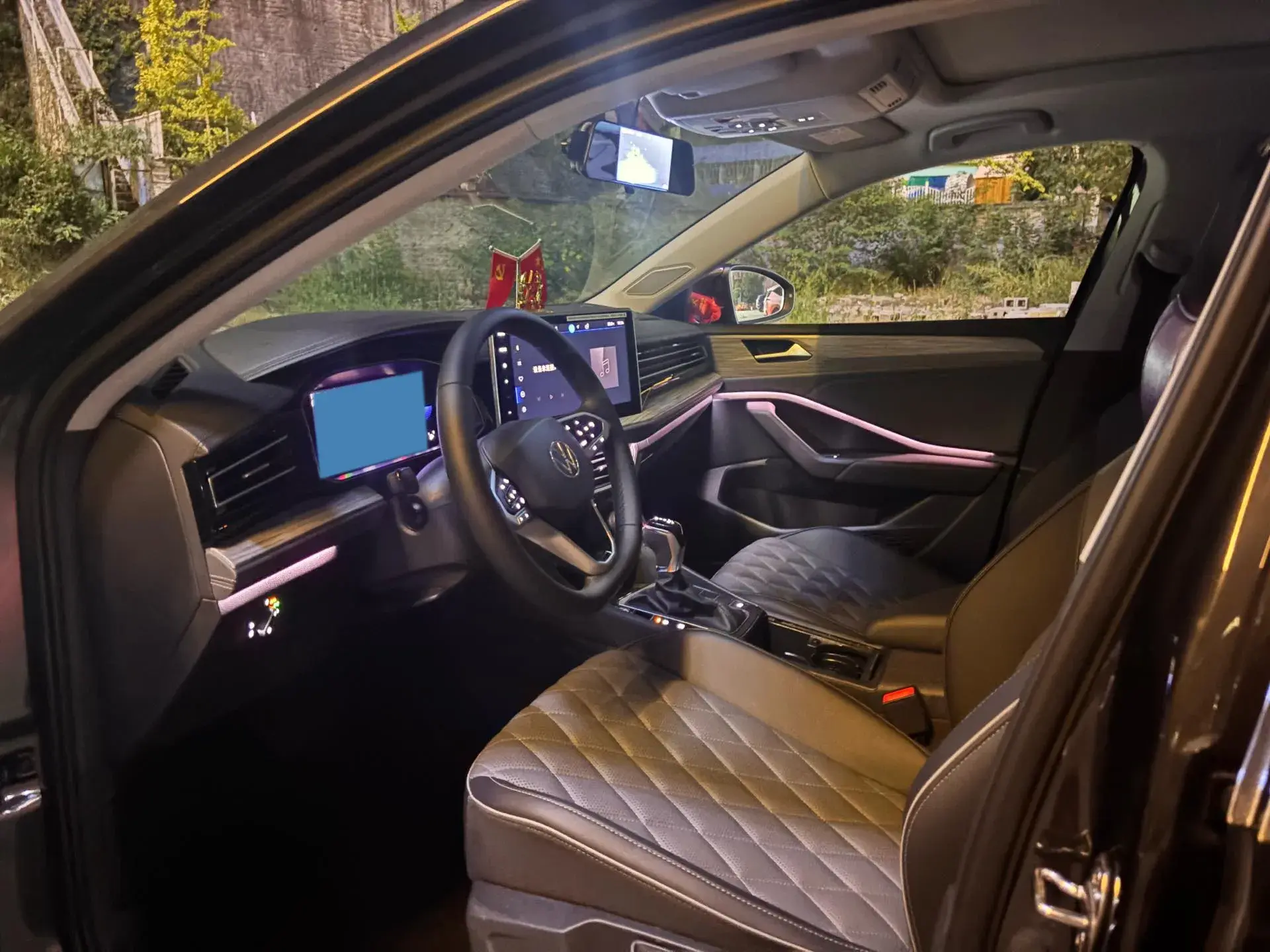 2025 VOLKSWAGEN SAGITAR thumbnail 3