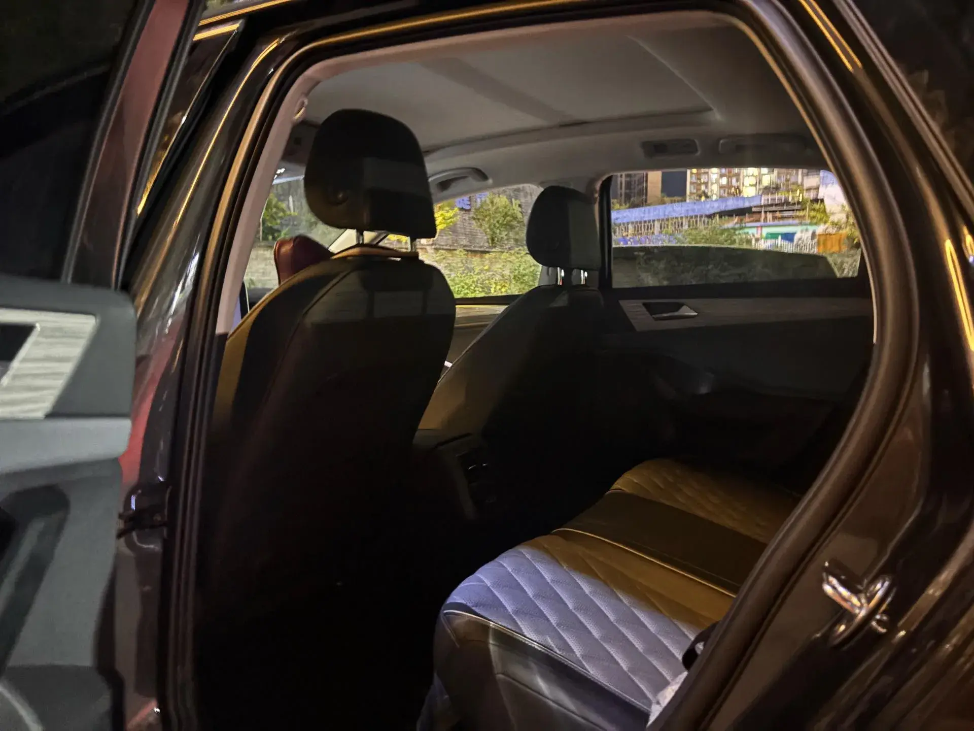 2025 VOLKSWAGEN SAGITAR thumbnail 4