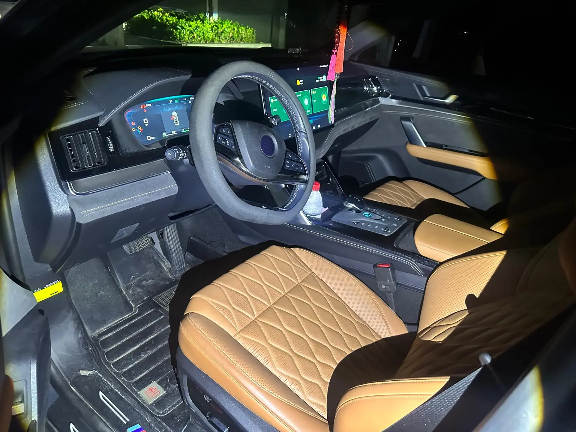 2023 BYD TANG thumbnail 3