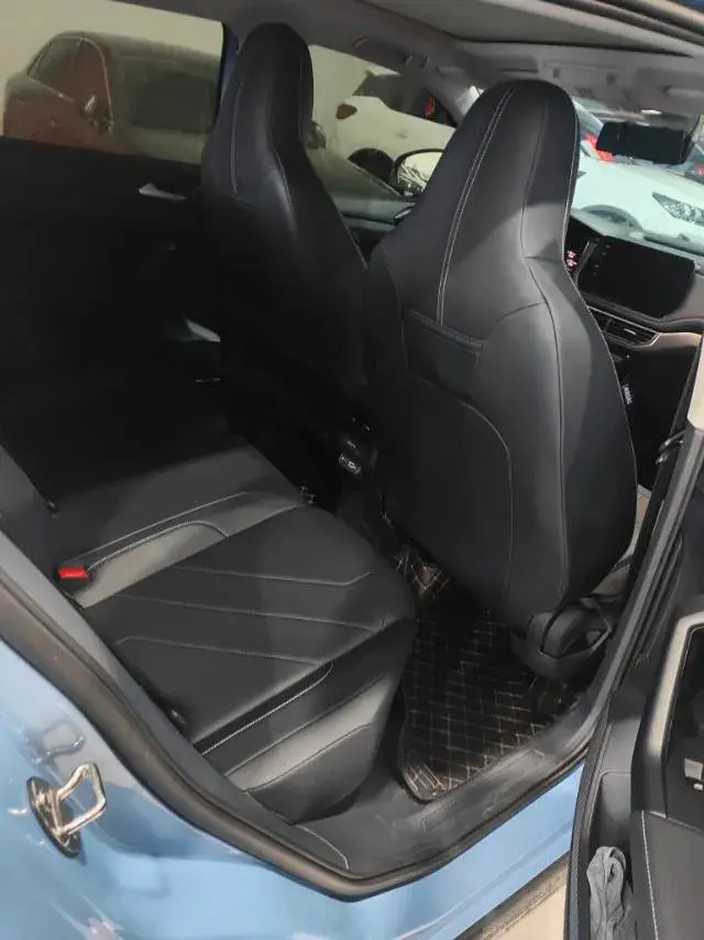 2025 VOLKSWAGEN THARU thumbnail 4