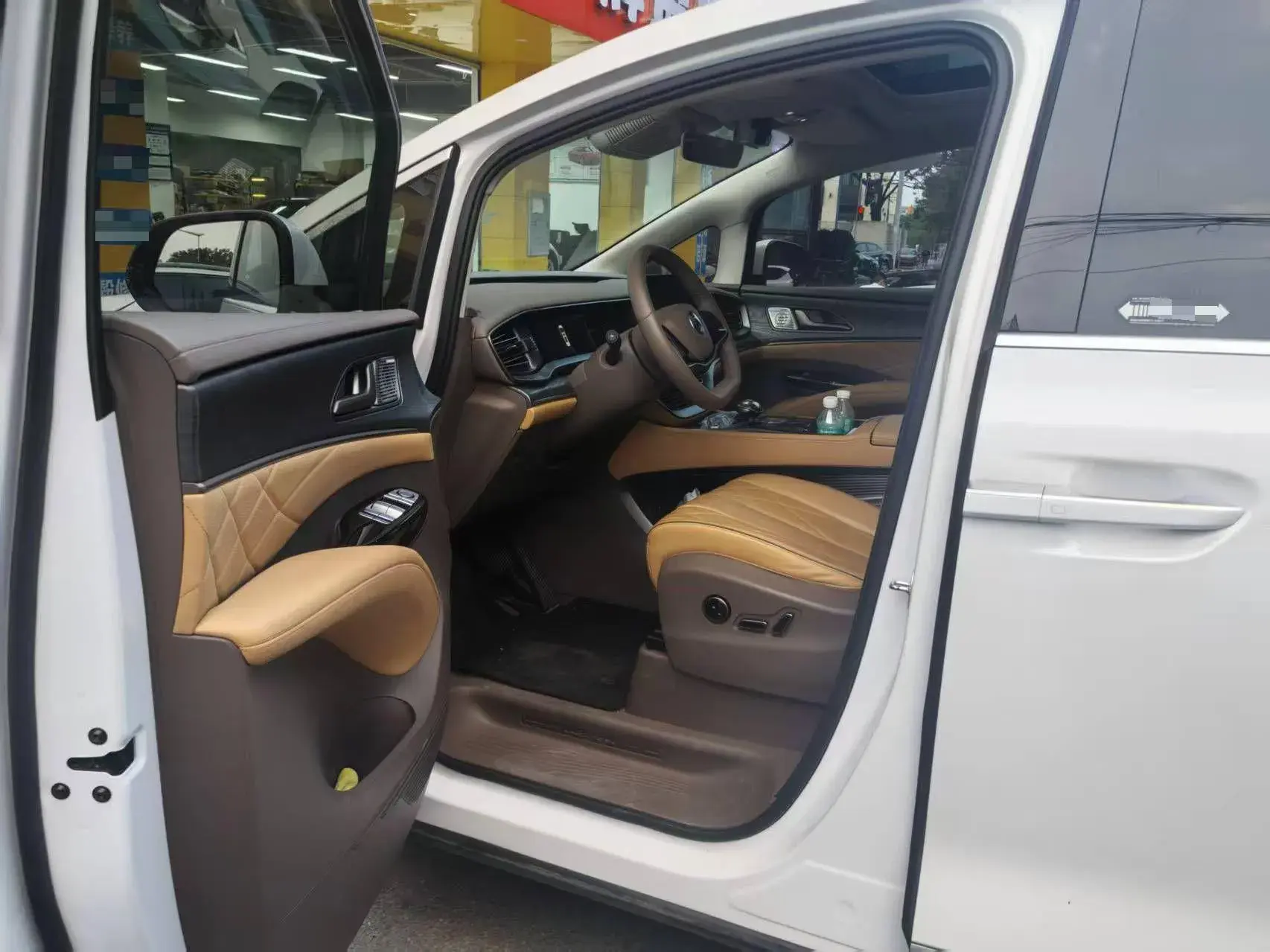 2022 DENZA D9 thumbnail 4