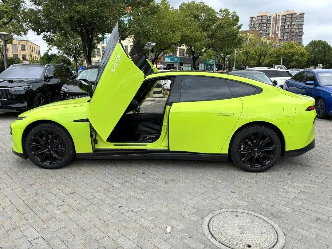 2021 XPENG P7 thumbnail 4