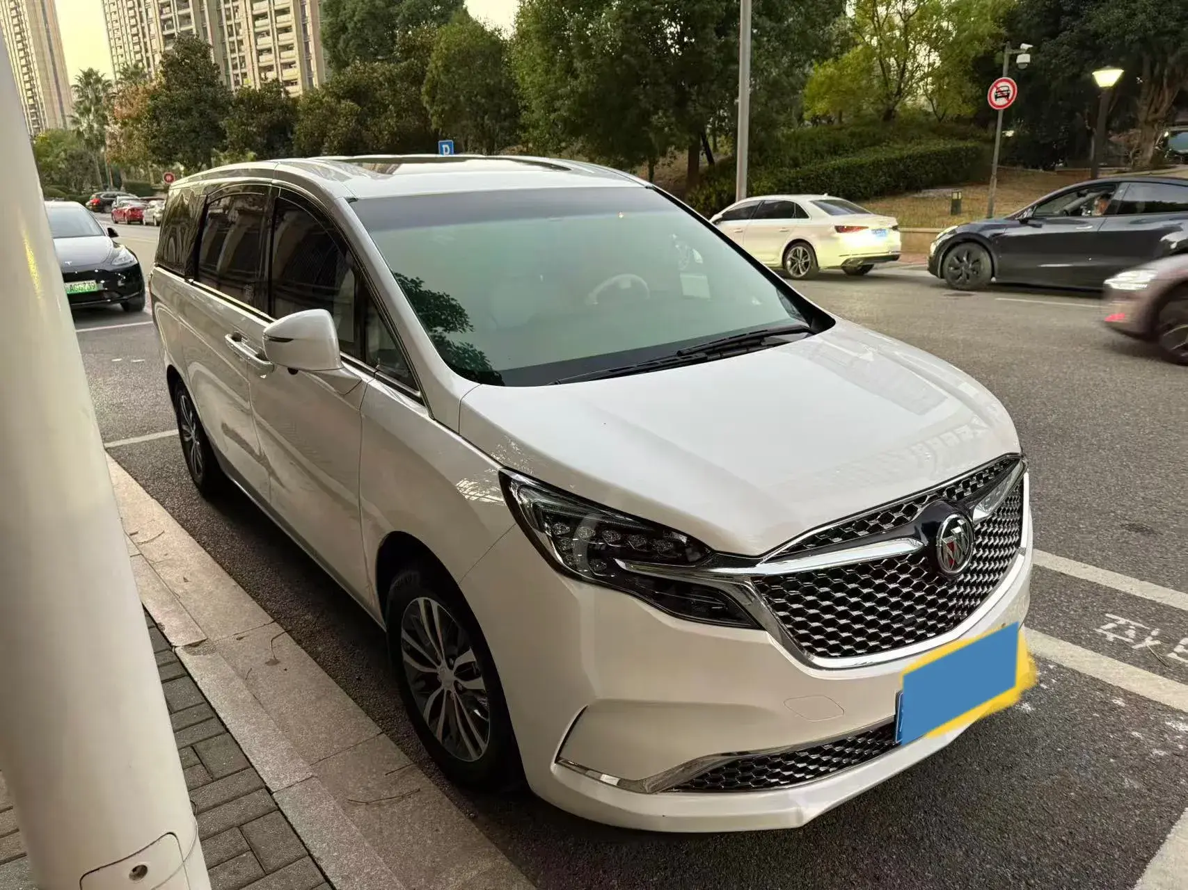 2022 BUICK GL8 thumbnail 3