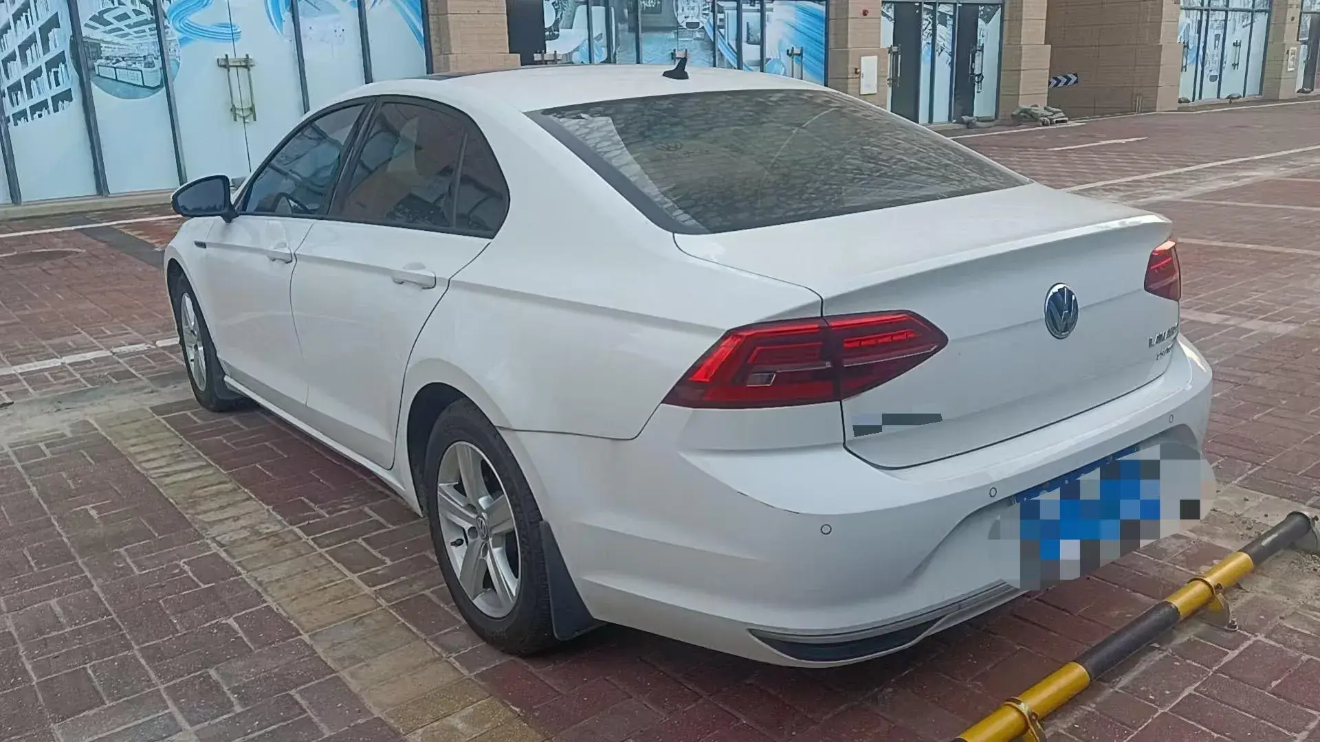 2021 VOLKSWAGEN LAMANDO thumbnail 3