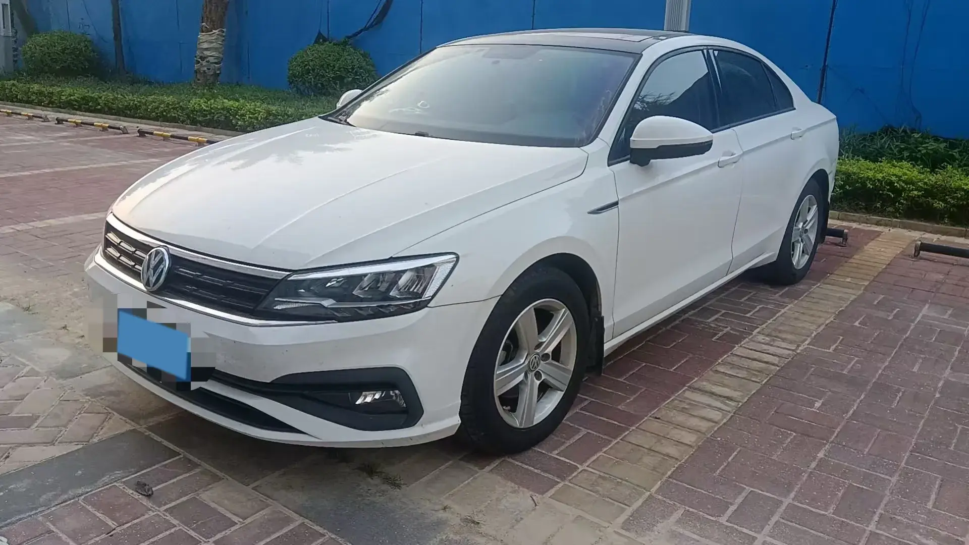 2021 VOLKSWAGEN LAMANDO view 1