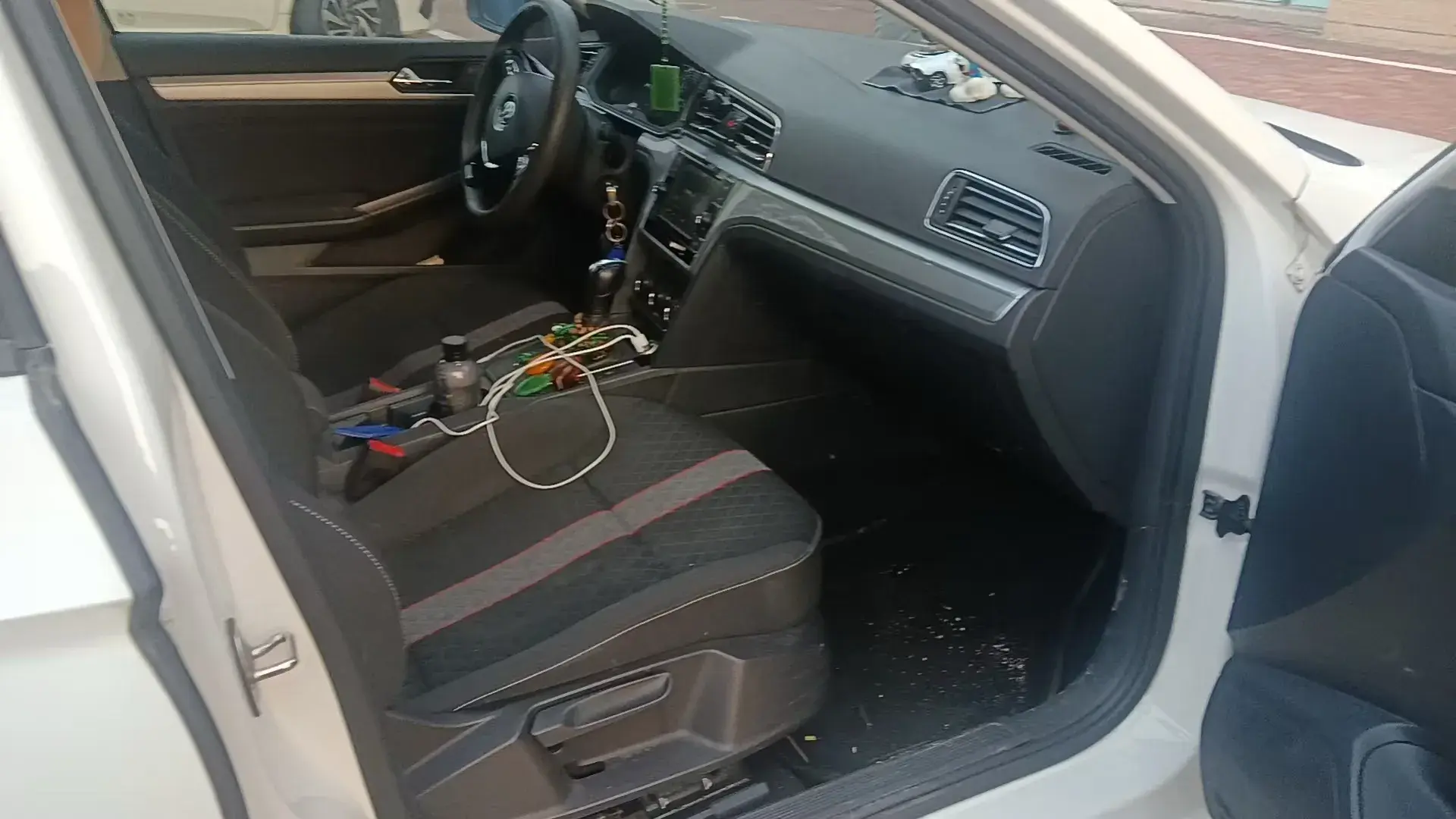 2021 VOLKSWAGEN LAMANDO thumbnail 4