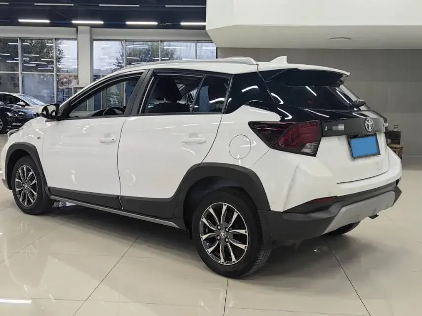 2022 TOYOTA YARIS thumbnail 4