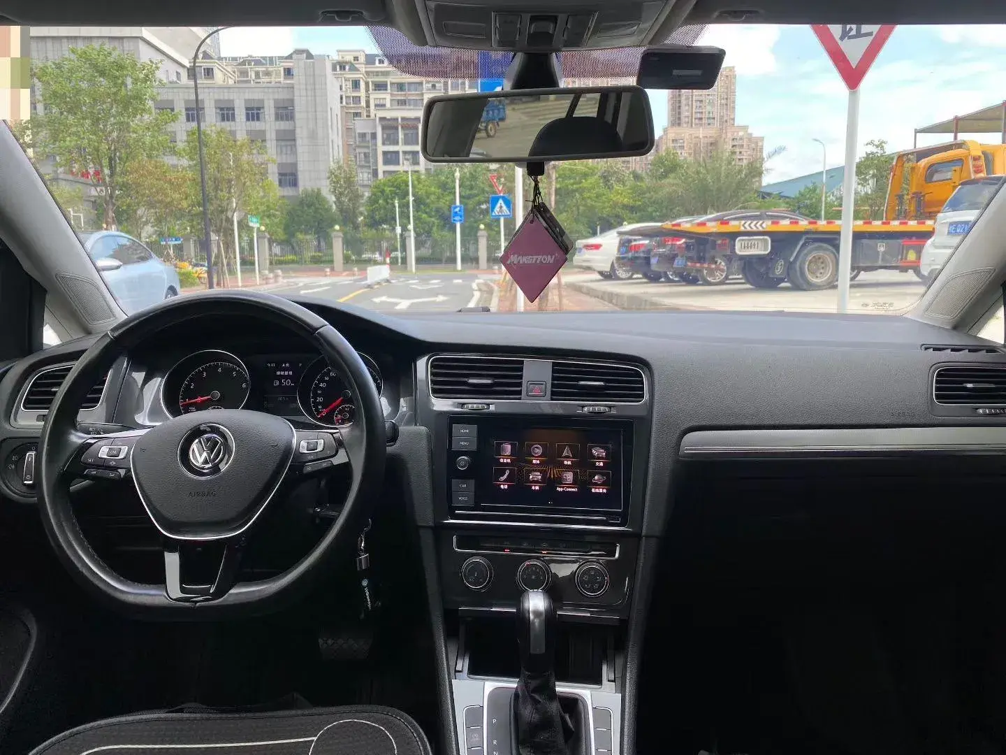 2019 VOLKSWAGEN GOLF thumbnail 4