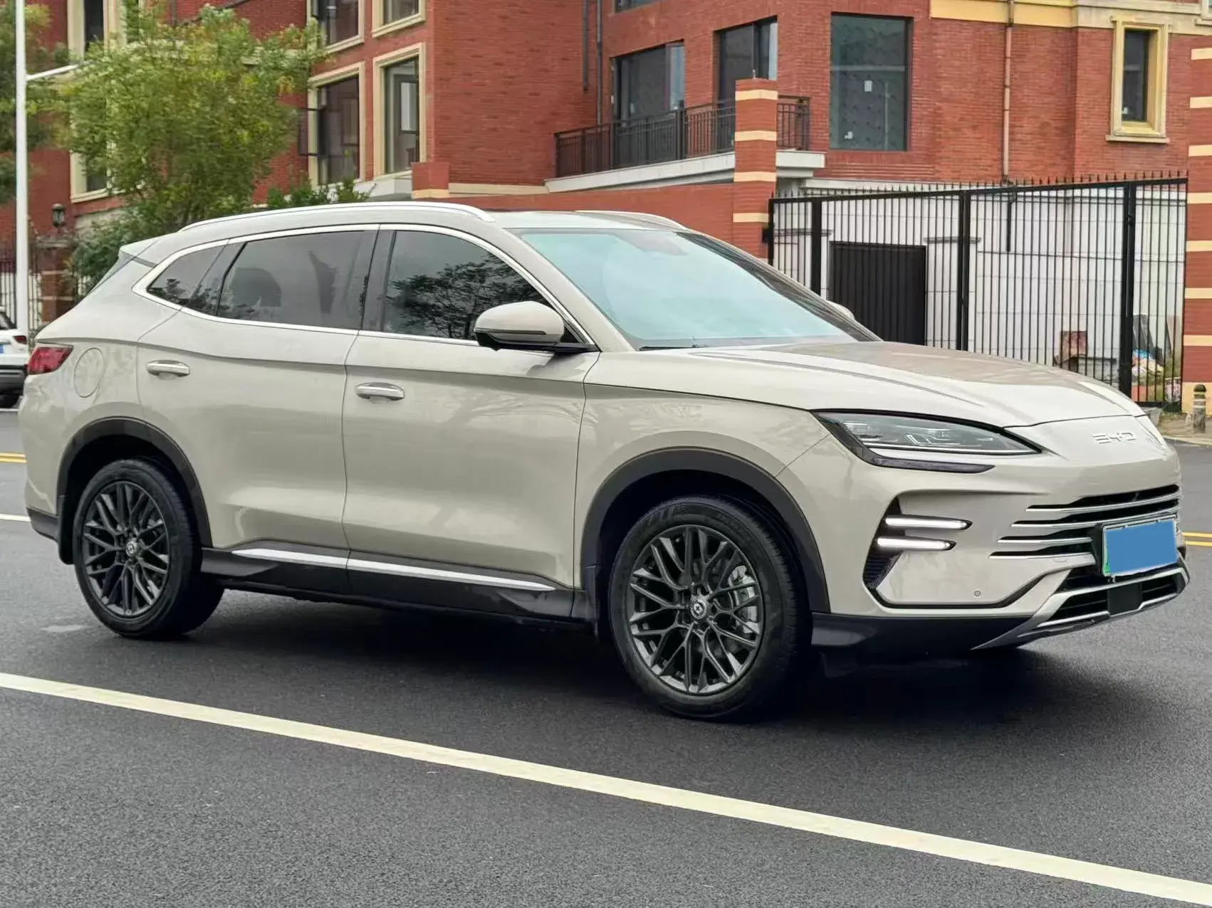 2023 BYD SONG thumbnail 3