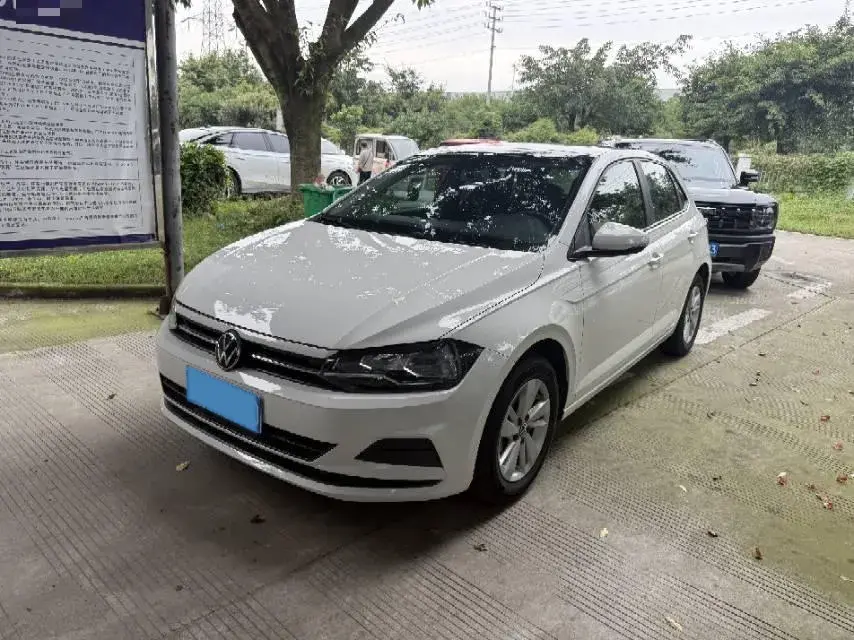 2023 VOLKSWAGEN POLO view 1