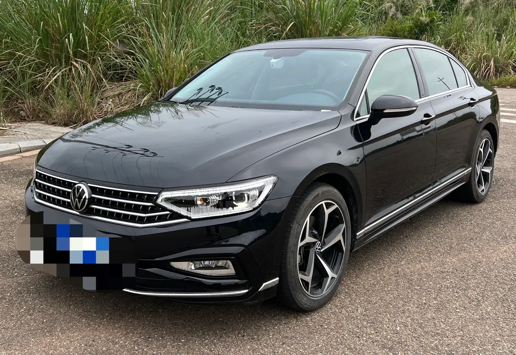 2023 VOLKSWAGEN MAGOTAN view 1