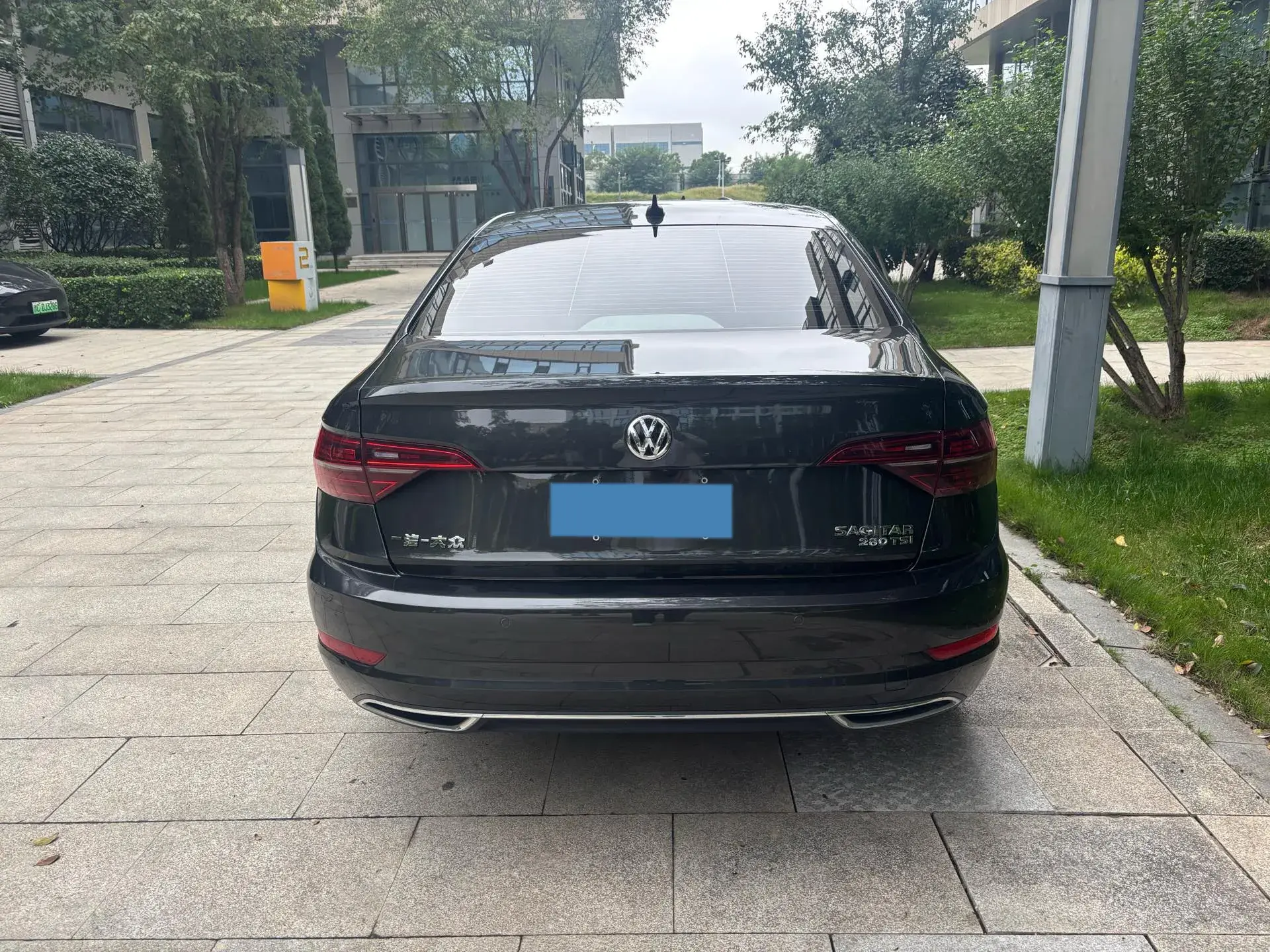 2021 VOLKSWAGEN SAGITAR thumbnail 4