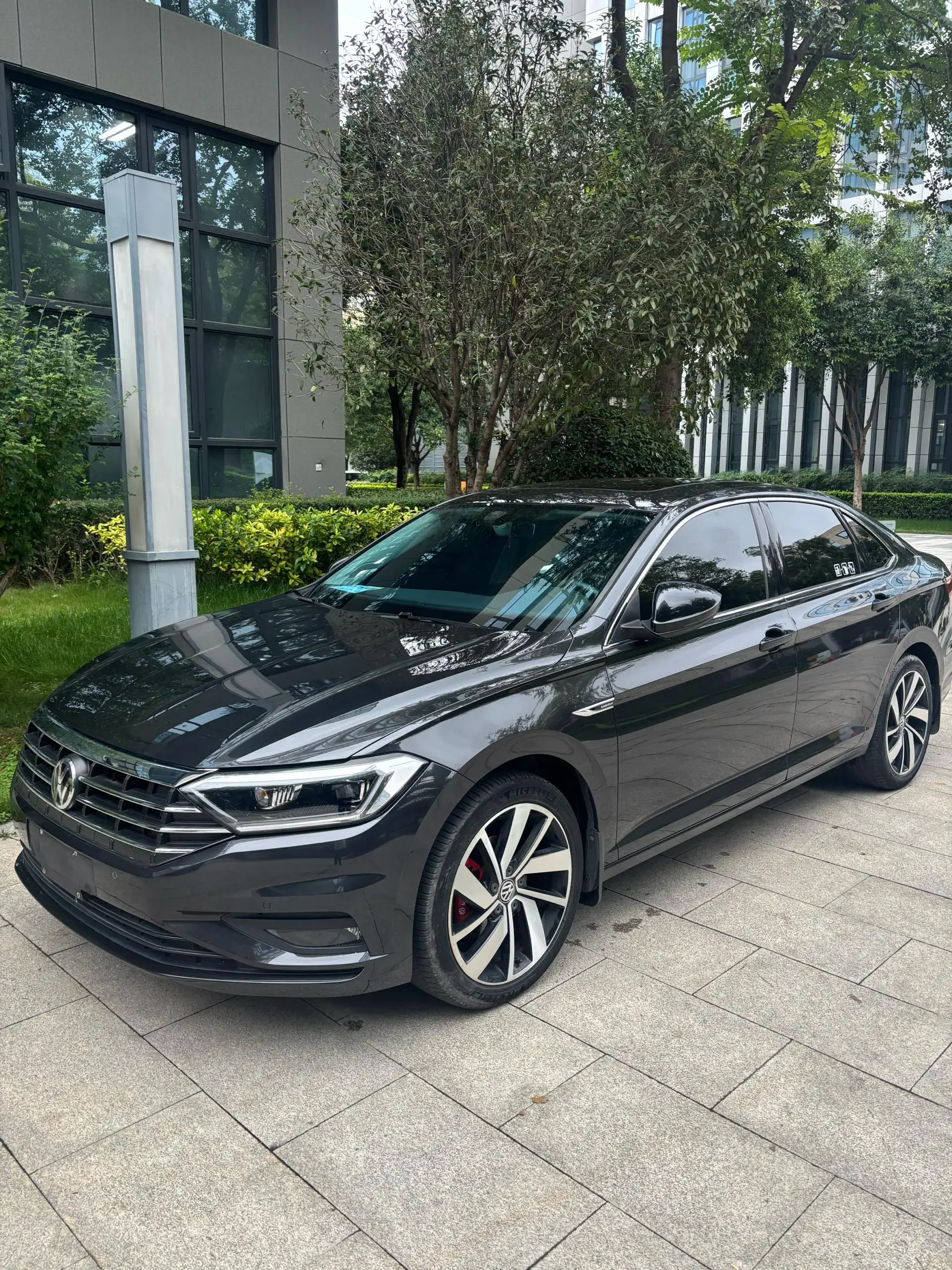 2021 VOLKSWAGEN SAGITAR view 1