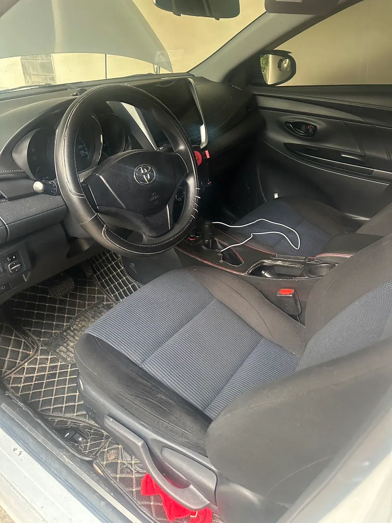 2019 TOYOTA YARIS thumbnail 4