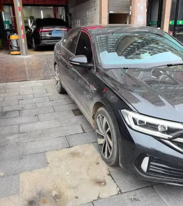 2023 VOLKSWAGEN SAGITAR thumbnail 3