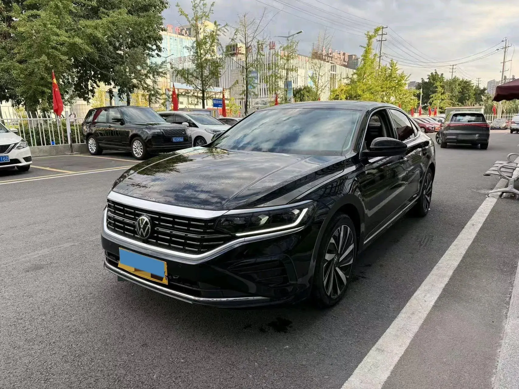 2023 VOLKSWAGEN PASSAT view 1