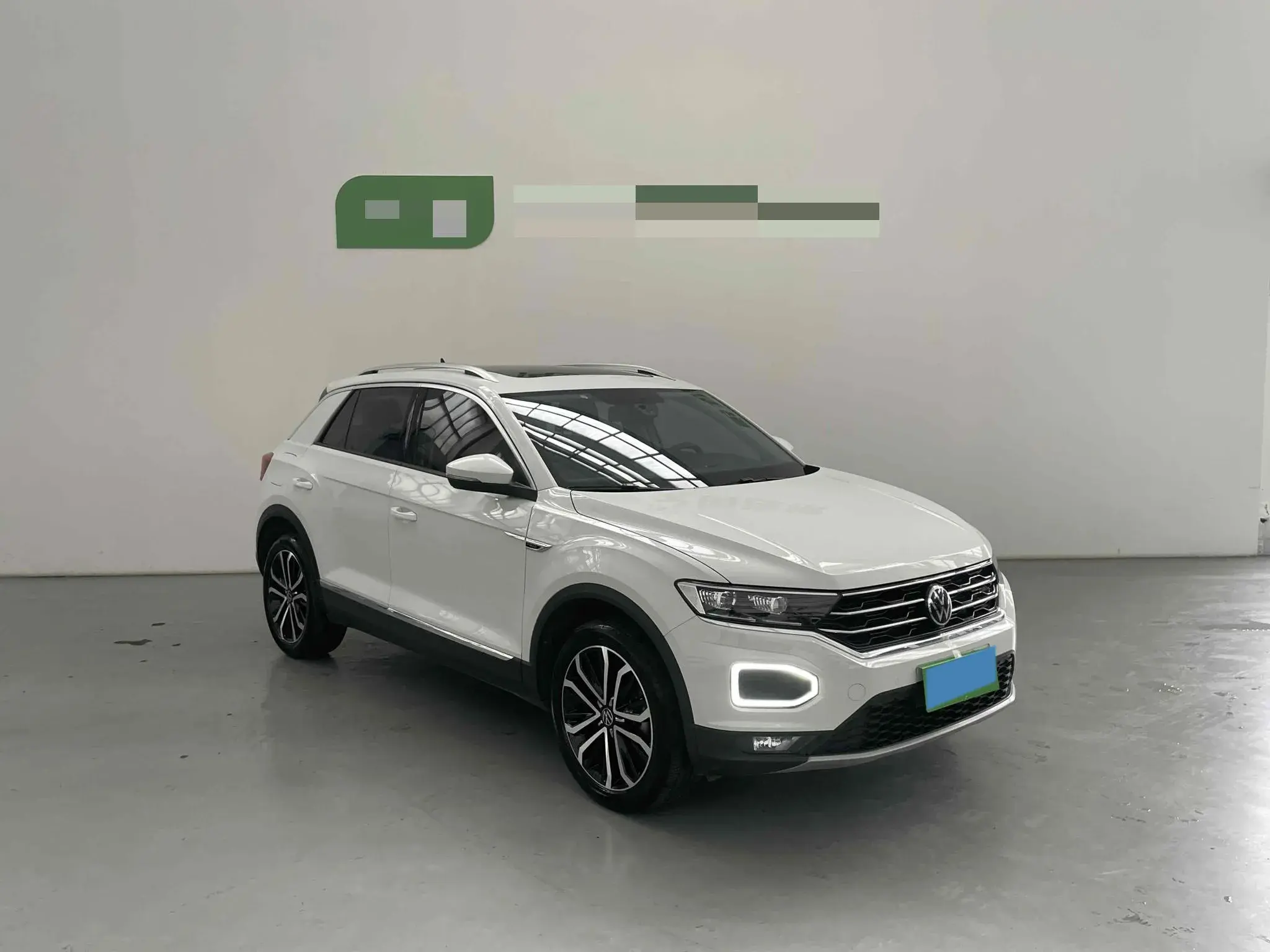 2022 VOLKSWAGEN T-ROC thumbnail 3