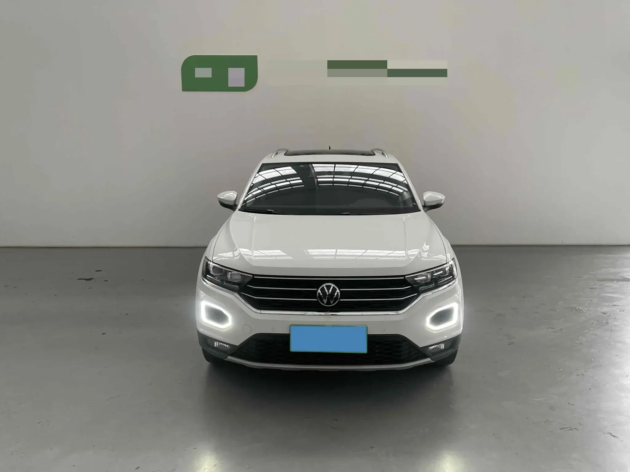 2022 VOLKSWAGEN T-ROC thumbnail 2