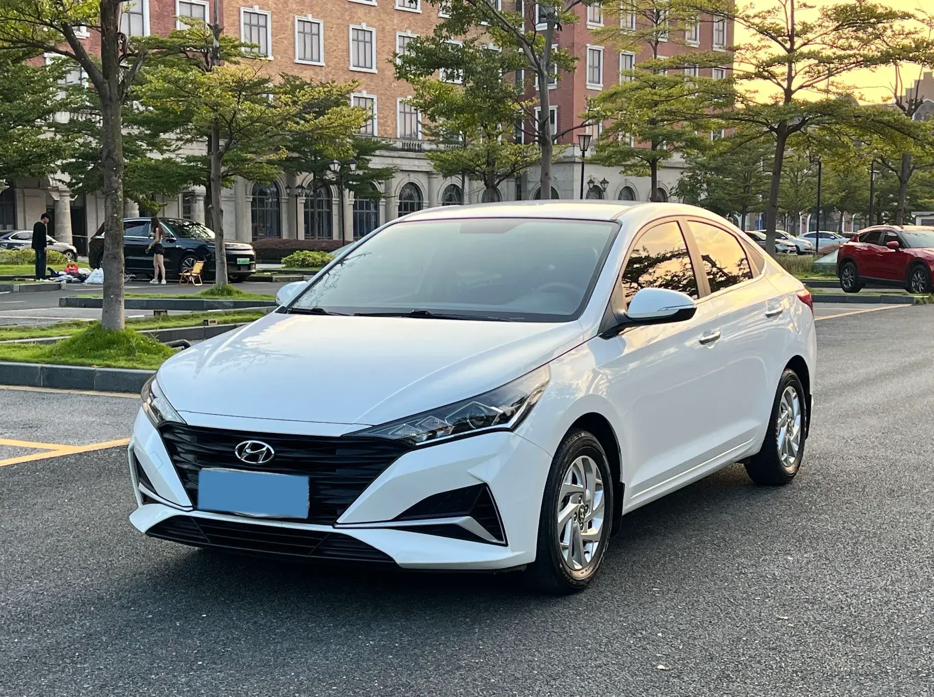 2020 HYUNDAI VERNA view 1