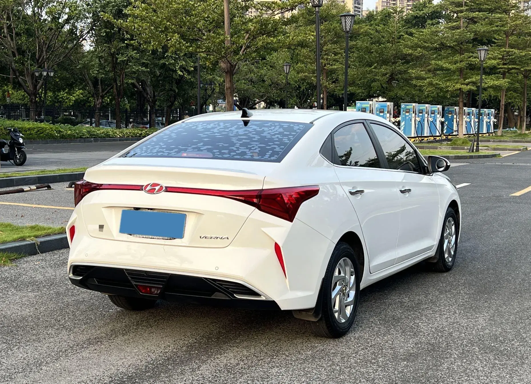 2020 HYUNDAI VERNA thumbnail 3