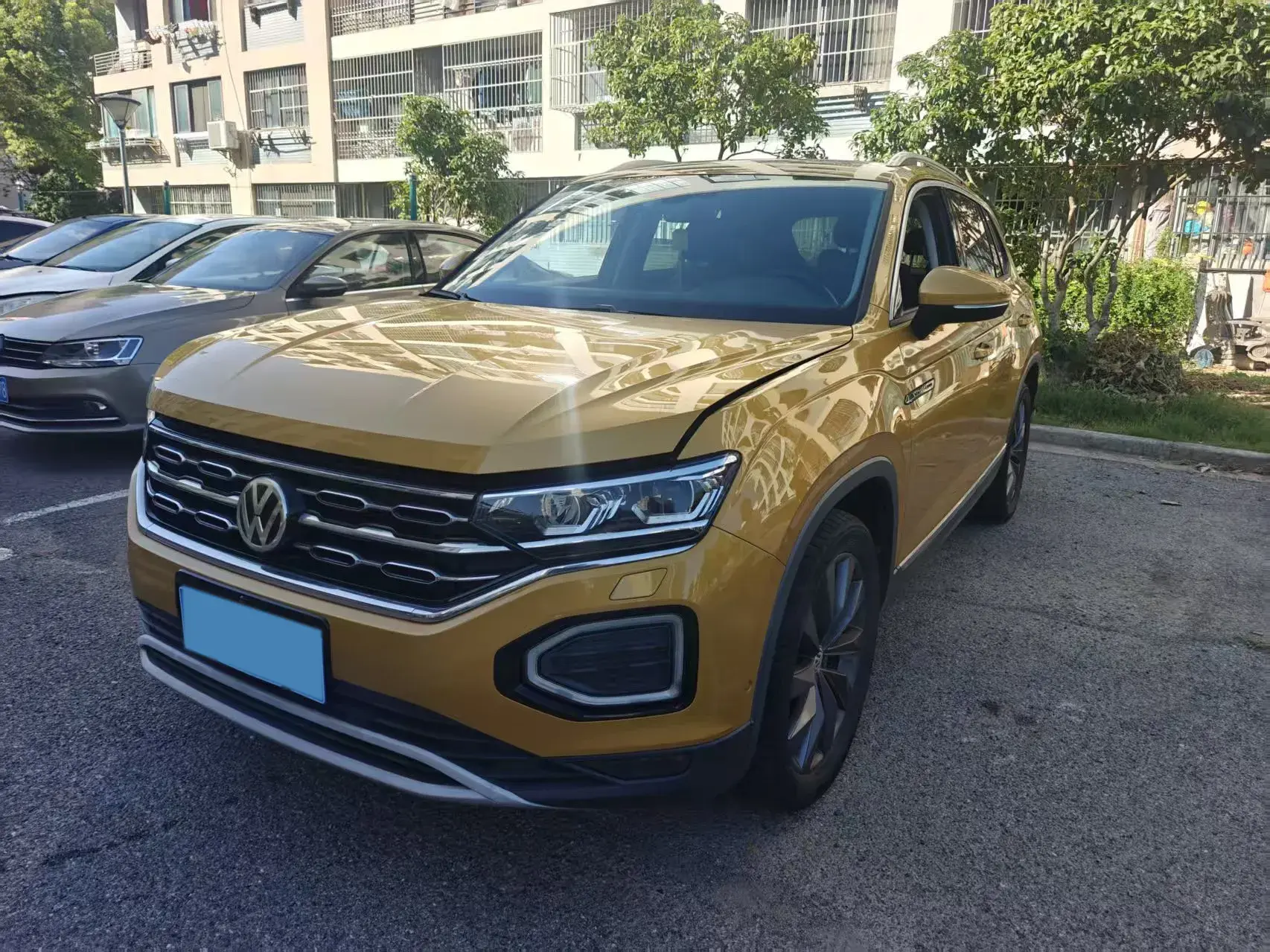 2019 VOLKSWAGEN TAYRON view 1