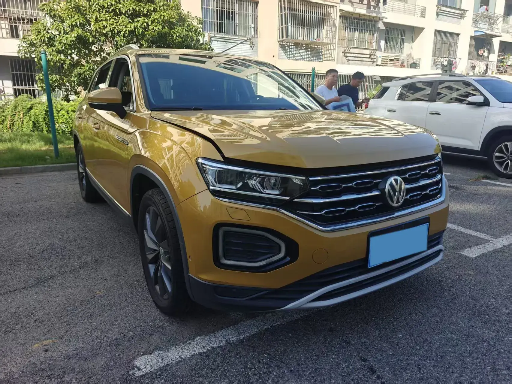 2019 VOLKSWAGEN TAYRON thumbnail 3