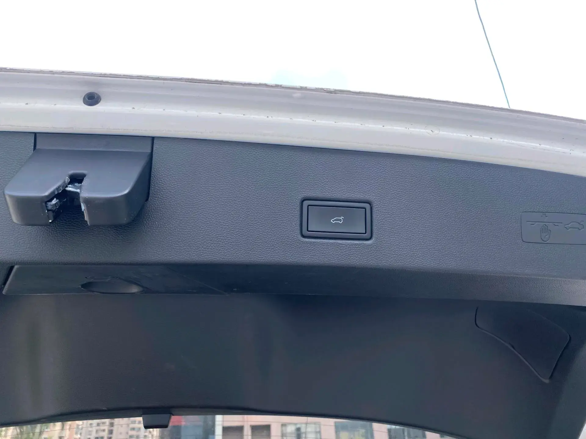 2021 VOLKSWAGEN T-ROC thumbnail 2